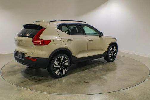 743 2026 Volvo XC40 Plus, B5 AWD Gas (mild hybrid), Dark