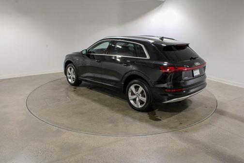 2019 Audi e-tron Premium Plus