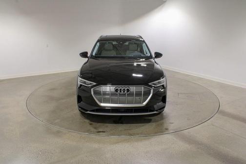 2019 Audi e-tron Premium Plus