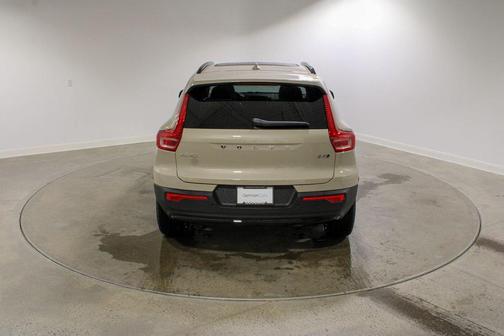 2026 Volvo XC40 B5 Ultra