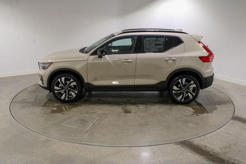 2026 Volvo XC40 B5 Ultra
