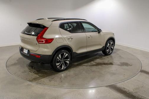 2026 Volvo XC40 B5 Ultra