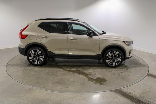 2026 Volvo XC40 B5 Ultra