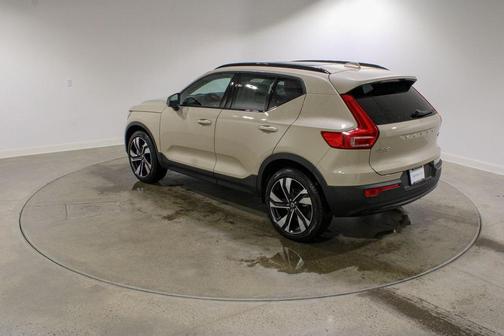 2026 Volvo XC40 B5 Ultra
