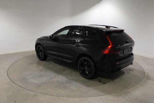 2026 Volvo XC60 B5 Ultra Black Edition