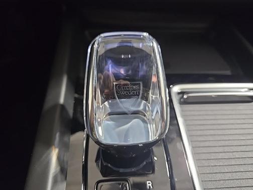 2026 Volvo XC60 B5 Ultra Black Edition