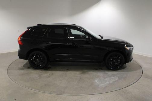 2026 Volvo XC60 B5 Ultra Black Edition