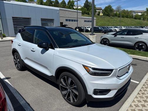 Glacier Silver Metallic 2021 Volvo XC40 Recharge Pure Electric P8