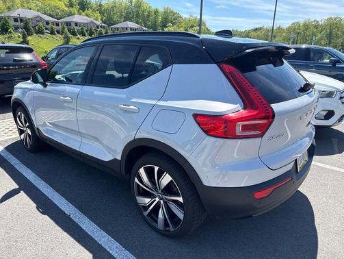 Glacier Silver Metallic 2021 Volvo XC40 Recharge Pure Electric P8
