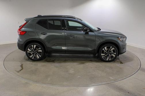 2026 Volvo XC40 B5 Plus
