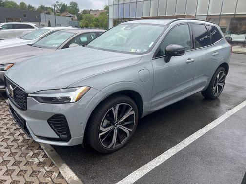 Vapour Grey Metallic 2024 Volvo XC60 Recharge Plug-In Hybrid T8 Ultimate Dark Theme
