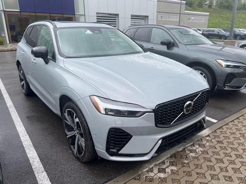 Vapour Grey Metallic 2024 Volvo XC60 Recharge Plug-In Hybrid T8 Ultimate Dark Theme
