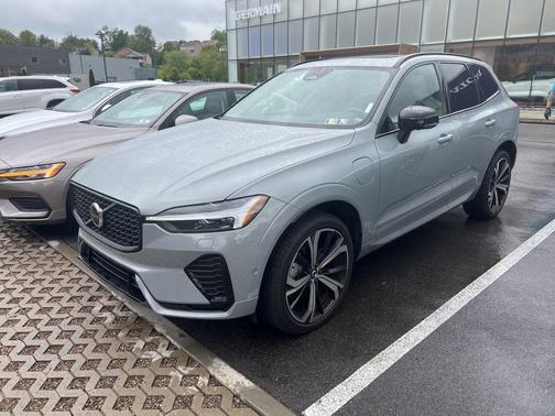 Vapour Grey Metallic 2024 Volvo XC60 Recharge Plug-In Hybrid T8 Ultimate Dark Theme