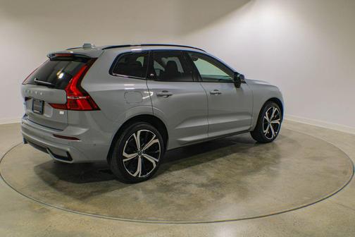 Vapour Grey Metallic 2024 Volvo XC60 Recharge Plug-In Hybrid T8 Ultimate Dark Theme