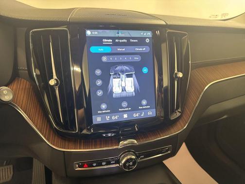 Vapour Grey Metallic 2024 Volvo XC60 Recharge Plug-In Hybrid T8 Ultimate Dark Theme