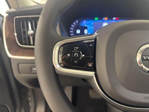 Vapour Grey Metallic 2024 Volvo XC60 Recharge Plug-In Hybrid T8 Ultimate Dark Theme