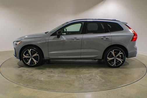 Vapour Grey Metallic 2024 Volvo XC60 Recharge Plug-In Hybrid T8 Ultimate Dark Theme
