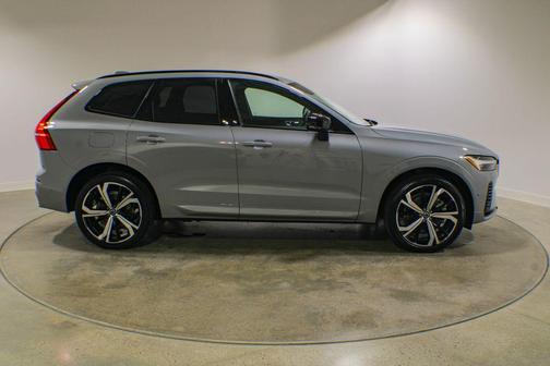 Vapour Grey Metallic 2024 Volvo XC60 Recharge Plug-In Hybrid T8 Ultimate Dark Theme