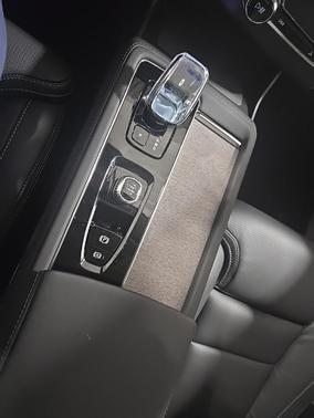 2026 Volvo XC90 Ultra, B6 AWD Gas (mild hybrid), Gasoline, Bright, 7 Seats