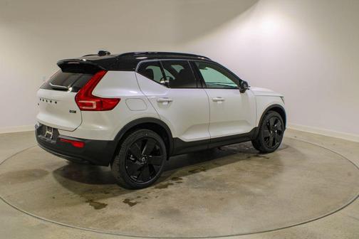 Crystal White 2026 Volvo XC40 Black Edition Ultra, B5 AWD Gas (mild hybrid)