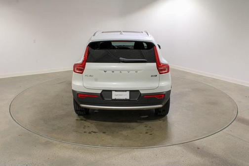 2025 Volvo XC40 B5 Plus Bright Theme