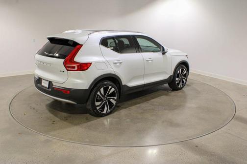 2025 Volvo XC40 B5 Plus Bright Theme