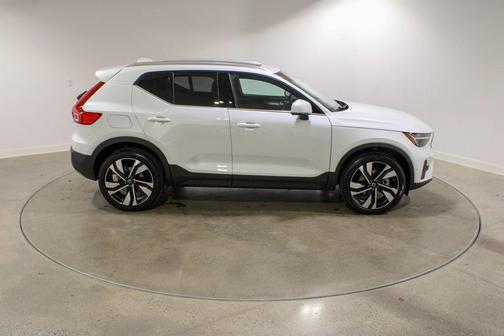 2025 Volvo XC40 B5 Plus Bright Theme