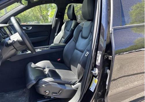 Onyx Black Metallic 2024 Volvo XC60 Recharge Plug-In Hybrid T8 Ultimate Black Edition