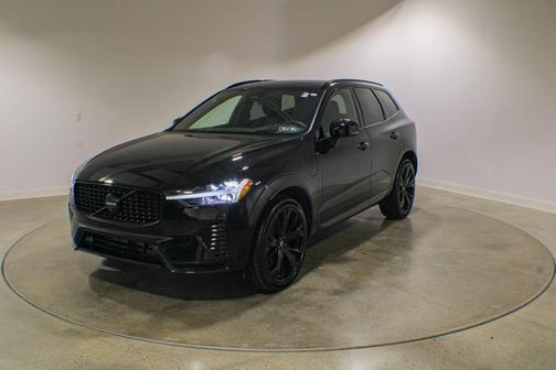 Onyx Black Metallic 2024 Volvo XC60 Recharge Plug-In Hybrid T8 Ultimate Black Edition