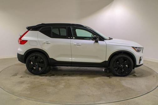Crystal White 2026 Volvo XC40 Black Edition Ultra, B5 AWD Gas (mild hybrid)