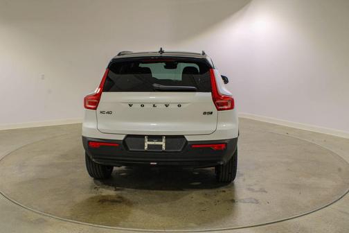 Crystal White 2026 Volvo XC40 Black Edition Ultra, B5 AWD Gas (mild hybrid)