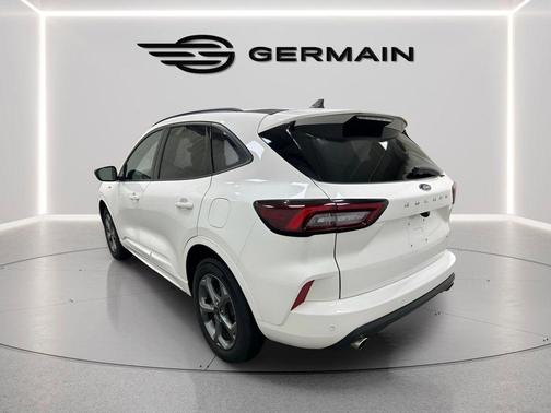 Star White Metallic Tri-Coat 2024 Ford Escape ST-Line