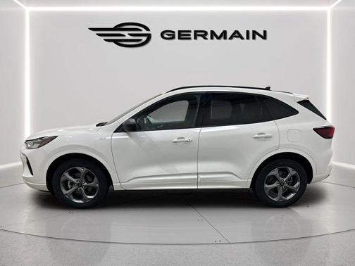 Star White Metallic Tri-Coat 2024 Ford Escape ST-Line