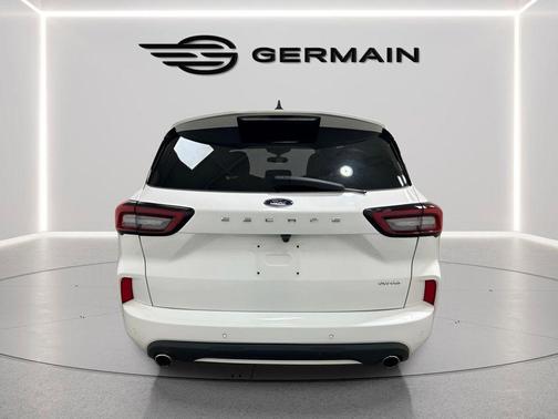 Star White Metallic Tri-Coat 2024 Ford Escape ST-Line