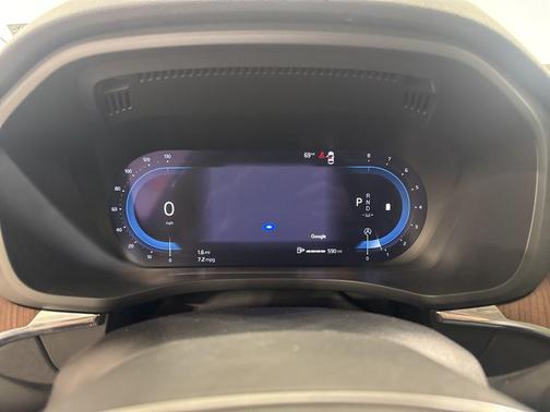 Platinum Grey Metallic 2023 Volvo XC60 B5 Plus Dark Theme