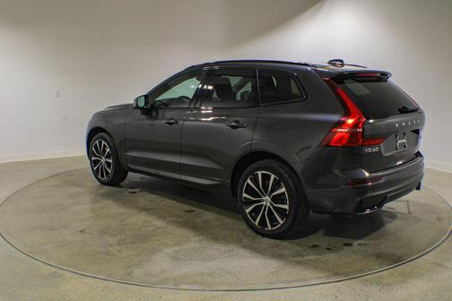 Platinum Grey Metallic 2023 Volvo XC60 B5 Plus Dark Theme