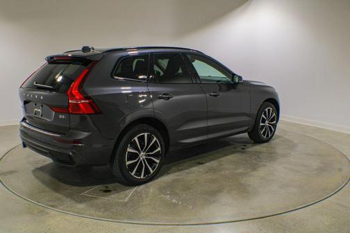 Platinum Grey Metallic 2023 Volvo XC60 B5 Plus Dark Theme
