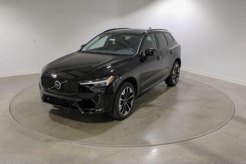 Onyx Black Metallic 2026 Volvo XC60 B5 Plus