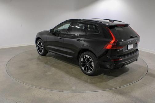 Onyx Black Metallic 2026 Volvo XC60 B5 Plus