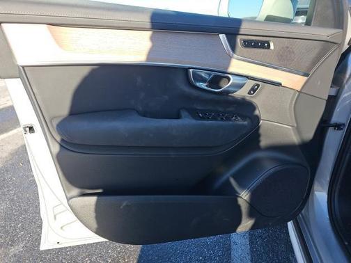 2025 Volvo XC90 B6 Plus 7-Seater