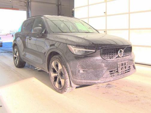 2025 Volvo XC40 B5 Plus Dark Theme