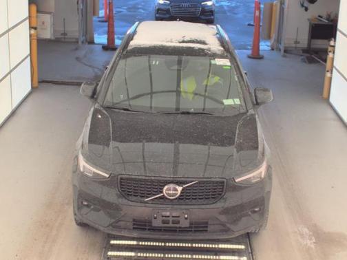 2025 Volvo XC40 B5 Plus Dark Theme