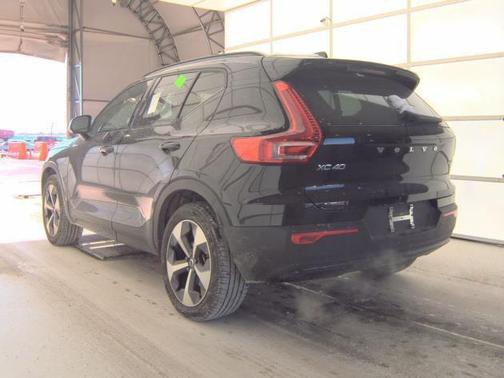 2025 Volvo XC40 B5 Plus Dark Theme