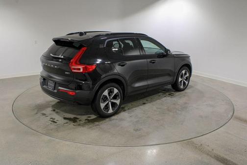 2025 Volvo XC40 B5 Plus Dark Theme