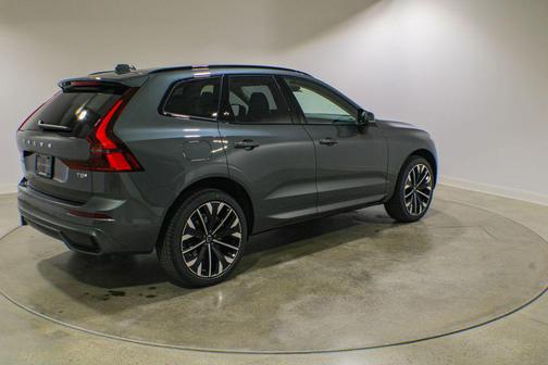 Forest Lake 2026 Volvo XC60 Plug-In Hybrid Ultra, T8 AWD Electric/Gasoline, Dark