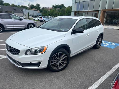 White 2015 Volvo V60 Cross Country T5 Platinum