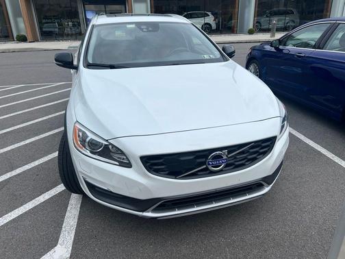 White 2015 Volvo V60 Cross Country T5 Platinum