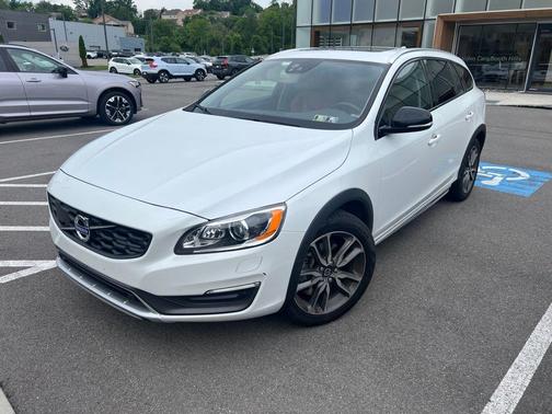 White 2015 Volvo V60 Cross Country T5 Platinum