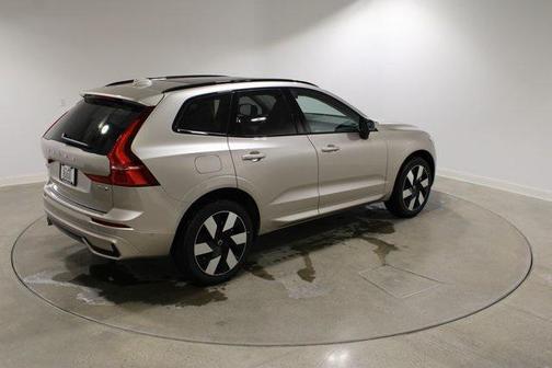 2025 Volvo XC60 Plug-In Hybrid T8 Plus