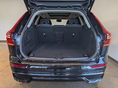 Onyx Black Metallic 2026 Volvo XC60 B5 Ultra